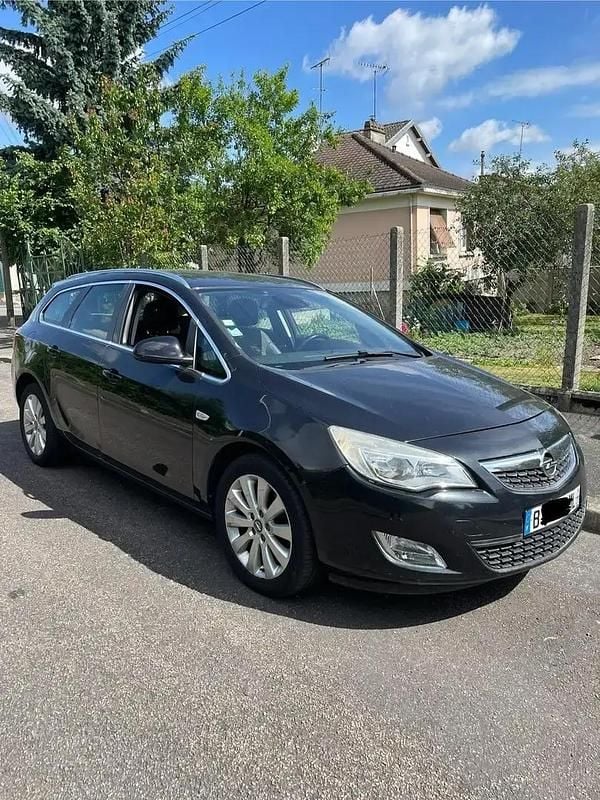 Utilisé 2012 Opel Astra Enjoy Break | 2 800 € (Bon prix) - Image 1/4