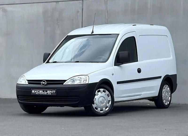 Blanc Utilisé 2011 Opel Combo Monospace | 3 950 € - Image 1/4