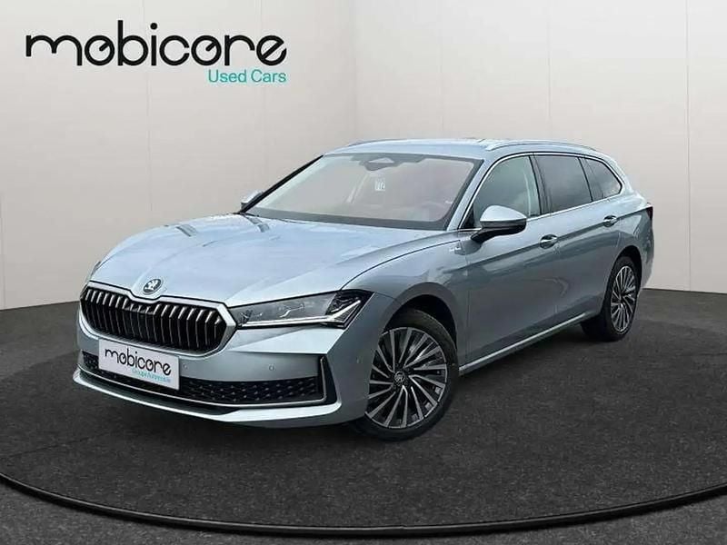 Gris Utilisé 2024 Skoda Superb Break | 44 990 € (Prix cher) - Image 1/4
