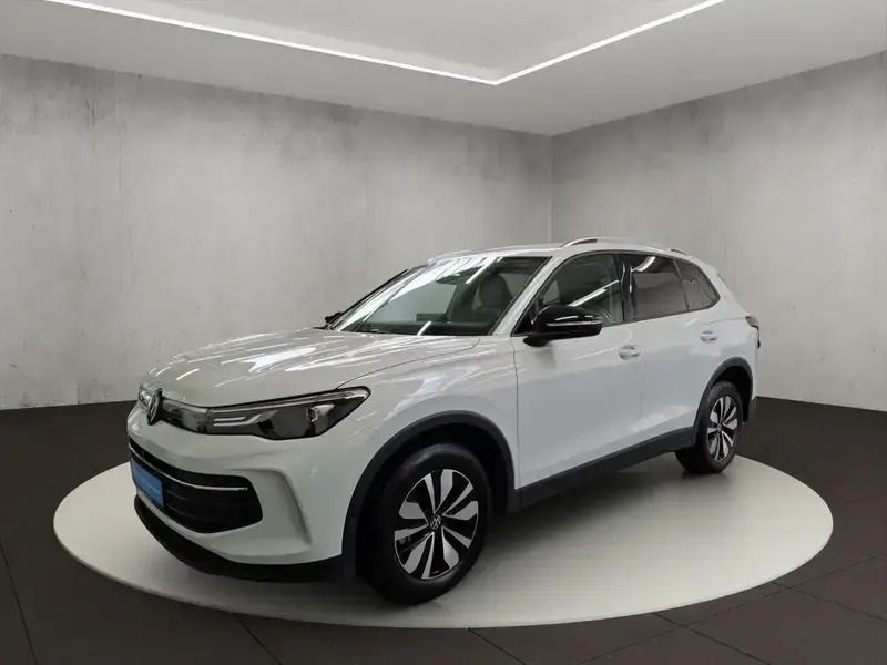 Blanc Utilisé 2024 VW Tiguan Life SUV | 42 400 € (Prix juste) - Image 1/4