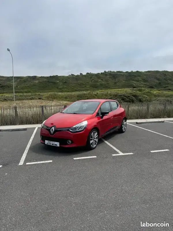 Rouge Utilisé 2014 Renault Clio IV Berline | 8 990 € (Prix juste) - Image 1/4