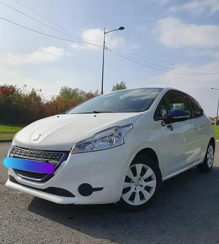 Utilisé 2015 Peugeot 208 Citadine | 3 990 € (Super prix) - Image 1/4