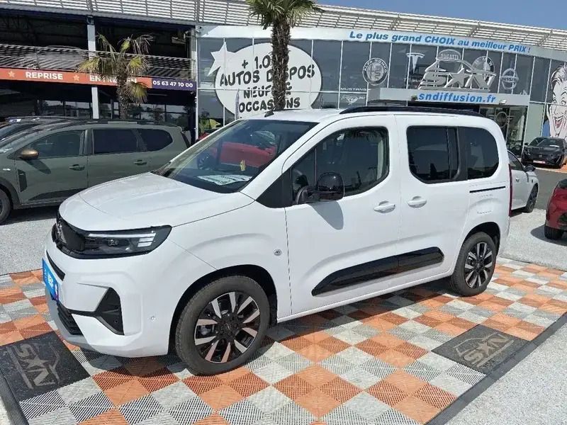 Blanc Nouvelle 2024 Opel Combo Life Berline | 28 980 € (Prix juste) - Image 1/4