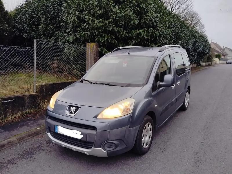 Utilisé 2011 Peugeot Partner Tepee Active Monospace | 6 500 € - Image 1/4