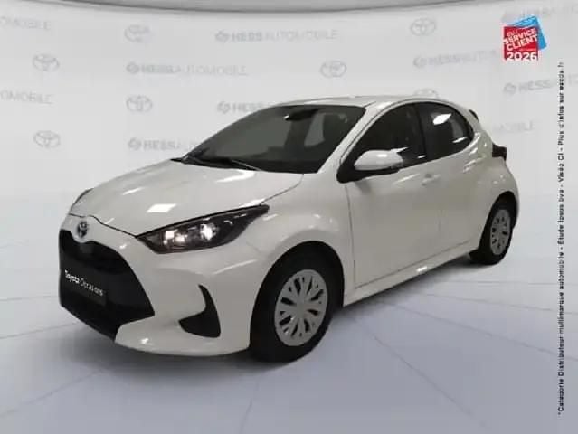 Blanc Occasion 2023 Toyota Yaris Hybrid Berline | 18 499 € (Bon prix) - Image 1/4