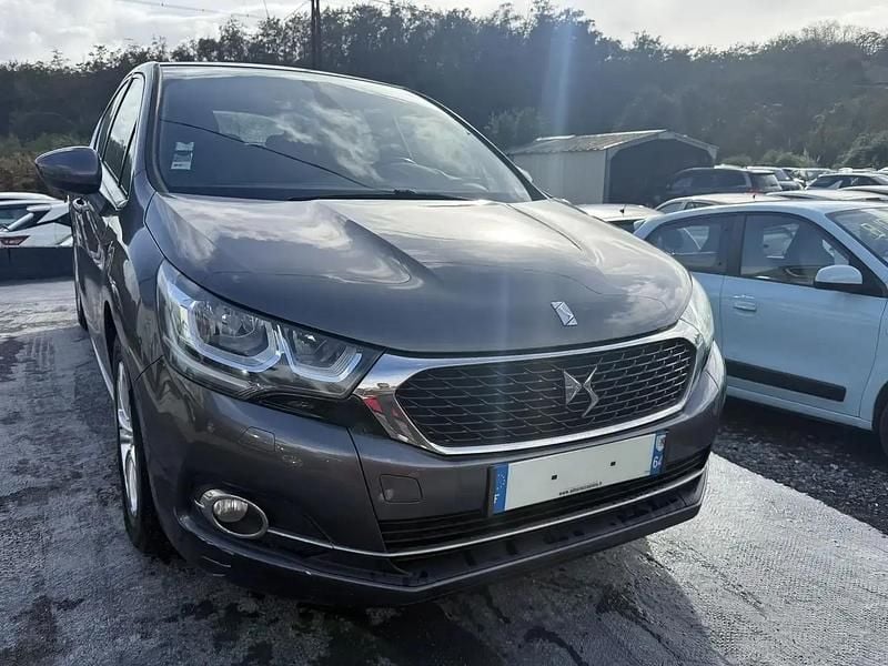 Gris Utilisé 2016 DS Automobiles DS4 Be Chic Berline | 7 990 € - Image 1/4