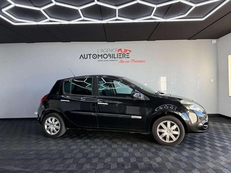 Occasion Renault Clio III 103 ch (75 kW) 2011 Noir Citadine