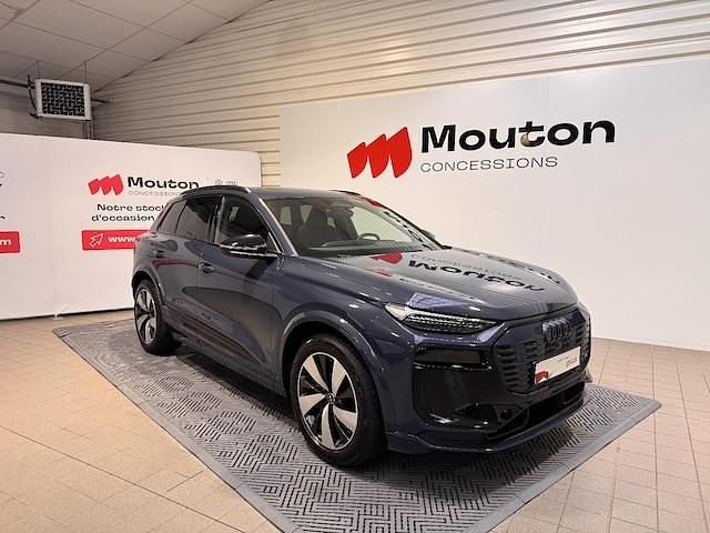 Bleu plasma métallisé Occasion 2024 Audi Q6 e-tron S-Line SUV | 79 500 € (Prix juste) - Image 1/4