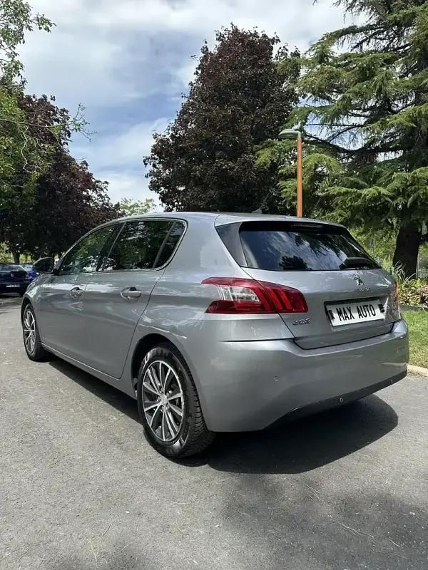 Utilisé 2015 Peugeot 308 Allure Berline | 10 490 € (Prix juste) - Image 1/4