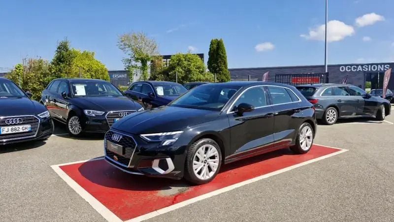 Noir Utilisé 2022 Audi A3 Design Berline | 24 990 € (Prix juste) - Image 1/4