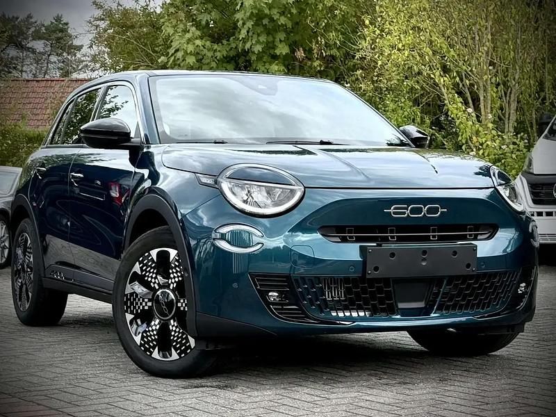 Bleu Nouvelle 2025 Fiat 600 La Prima SUV | 23 950 € (Super prix) - Image 1/4