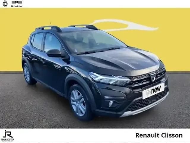 Occasion Dacia Sandero Essentiel 2022 Noir nacré métallisé Berline