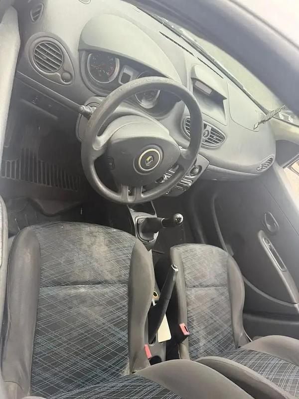 Occasion 2007 Renault Clio II Berline | 2 400 € (Prix assez cher) - Image 1/4