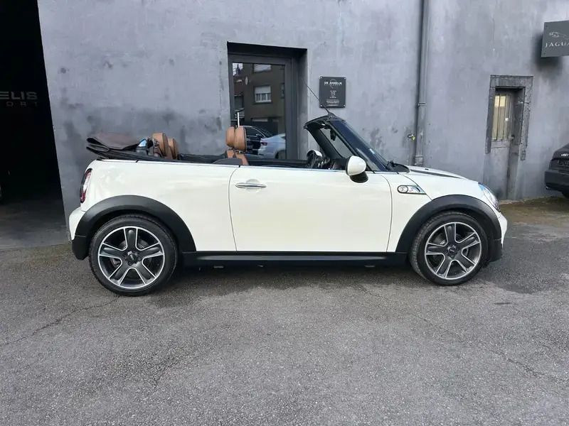 Image 2/4