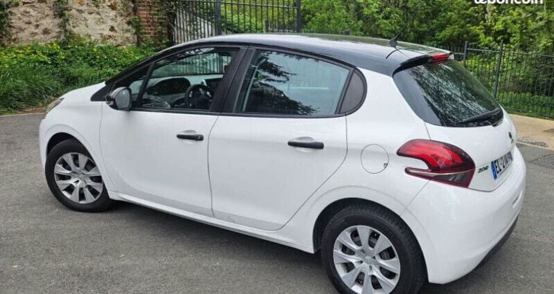 Blanc Utilisé 2017 Peugeot 208 Citadine | 7 490 € (Super prix) - Image 1/4