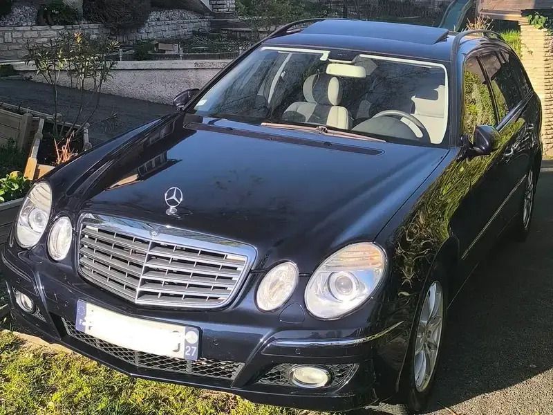 Bleu Utilisé 2008 Mercedes E200 Break | 13 500 € - Image 1/4