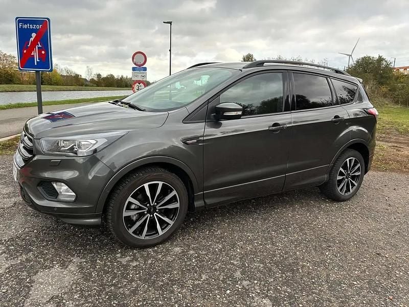 Gris Utilisé 2019 Ford Kuga ST-Line SUV | 14 990 € (Super prix) - Image 1/4