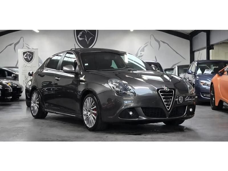 Gris Occasion 2011 Alfa Romeo Giulietta Quadrifoglio Verde Berline | 12 490 € - Image 1/4