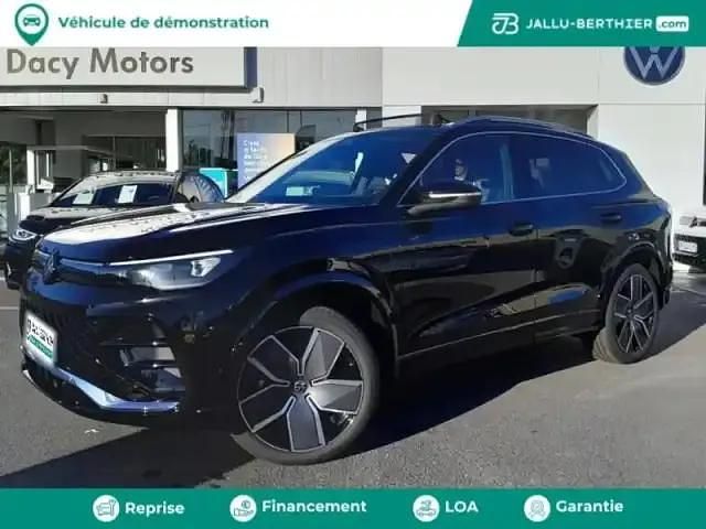 Noir Utilisé 2025 VW Tiguan R-line Edition SUV | 56 990 € - Image 1/4