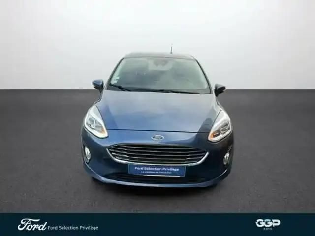 Beu azur Occasion 2019 Ford Fiesta Titanium Berline | 9 890 € (Prix juste) - Image 1/3