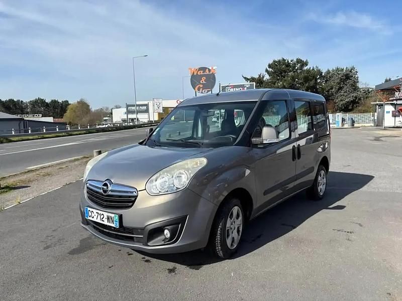 Utilisé 2012 Opel Combo Cosmo Monospace | 5 990 € - Image 1/4