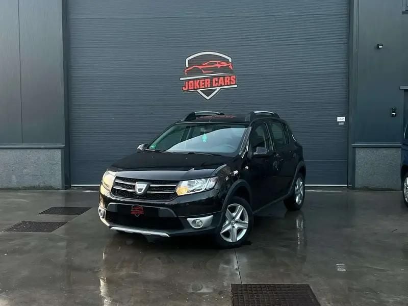 Noir Utilisé 2015 Dacia Sandero Stepway Citadine | 6 650 € (Bon prix) - Image 1/4