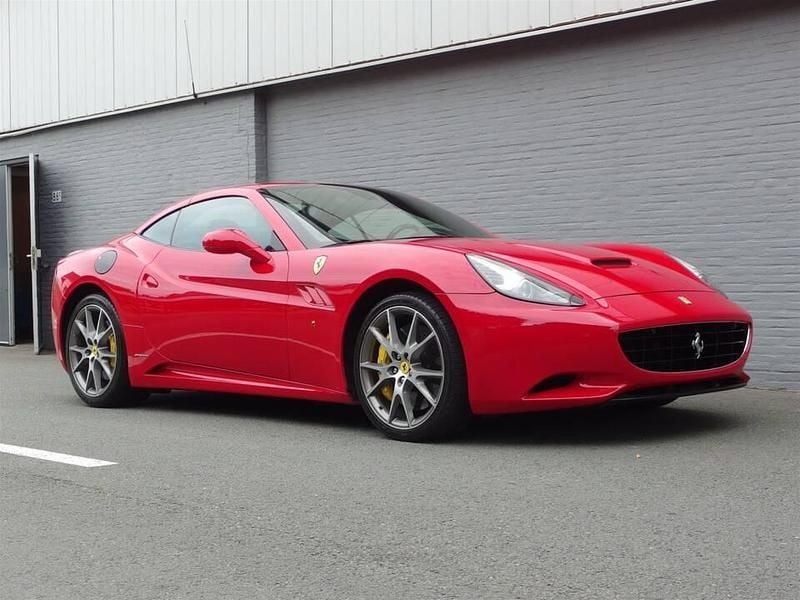 Rouge Occasion 2013 Ferrari California Cabriolet | 107 500 € - Image 1/4
