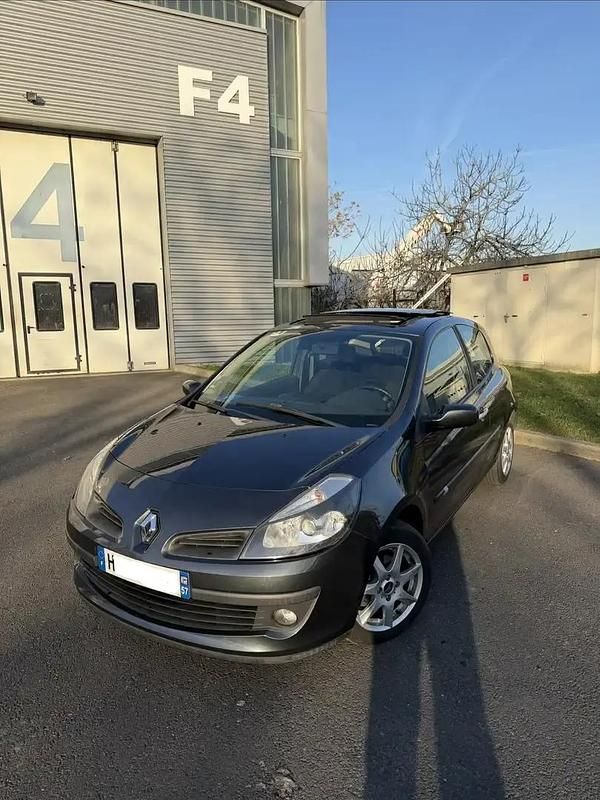 Occasion 2005 Renault Clio II Dynamique Berline | 3 490 € (Prix cher) - Image 1/4