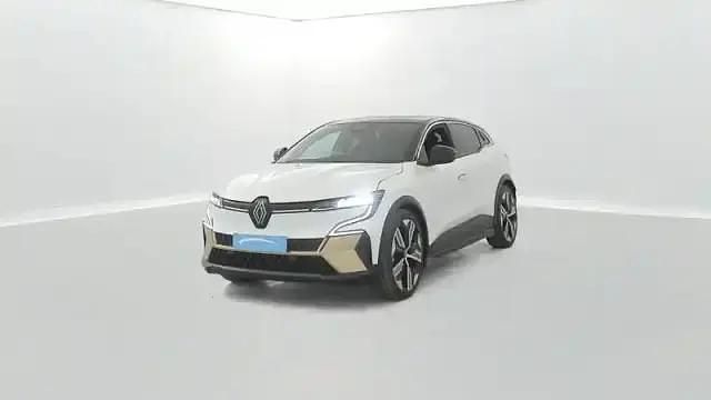 Blanc glacier/toit noir Occasion 2022 Renault Megane E-Tech Berline | 23 900 € (Prix juste) - Image 1/4