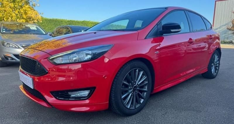Rouge Utilisé 2017 Ford Focus ST-Line Berline | 11 990 € (Prix juste) - Image 1/4