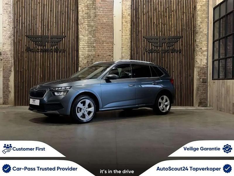 Gris Utilisé 2021 Skoda Kamiq Ambition SUV | 17 900 € (Prix juste) - Image 1/4