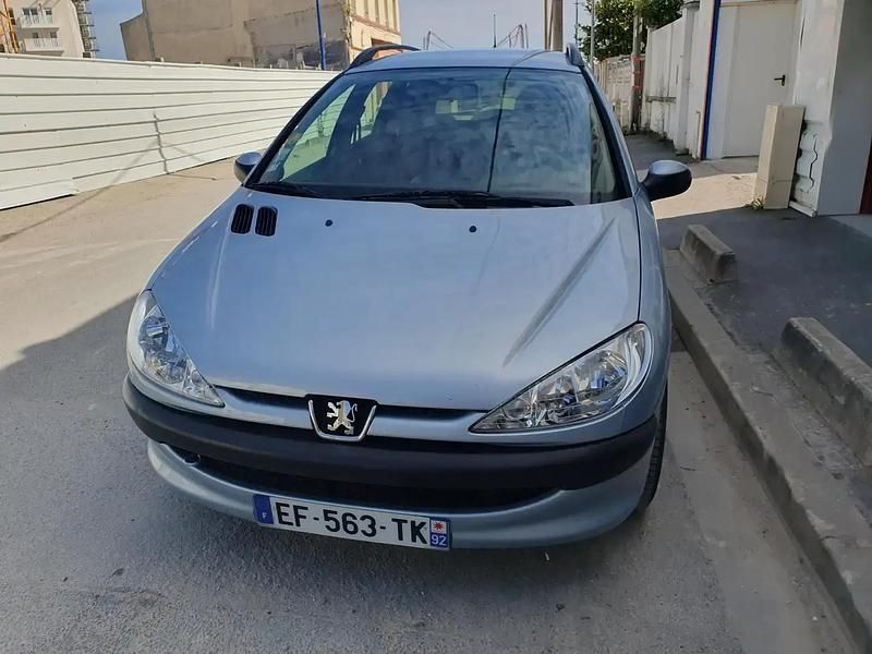 Gris Utilisé 2006 Peugeot 206 Break | 2 650 € - Image 1/4