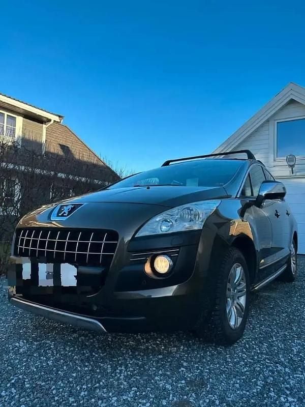 Brun Utilisé 2011 Peugeot 3008 Style Berline | 4 000 € - Image 1/4