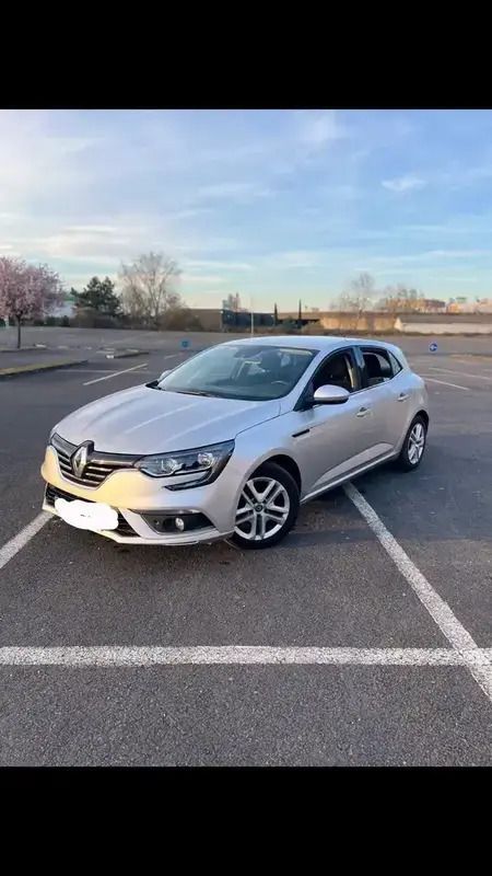 Gris Utilisé 2020 Renault Mégane IV Business Berline | 10 300 € (Prix juste) - Image 1/4