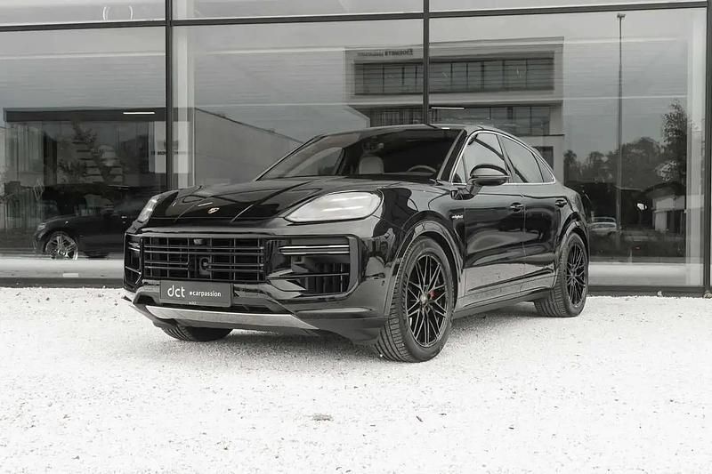 Noir Utilisé 2024 Porsche Cayenne Turbo SUV | 184 900 € - Image 1/4
