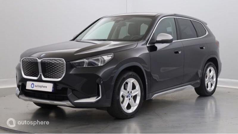 Saphirschwarz métal Utilisé 2024 BMW iX1 xLine SUV | 34 990 € - Image 1/4