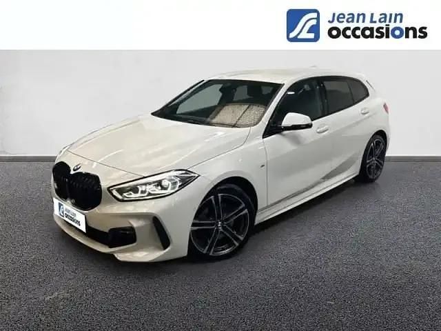 Blanc Utilisé 2022 BMW 118 Comfort Edition Citadine | 29 990 € (Prix juste) - Image 1/4