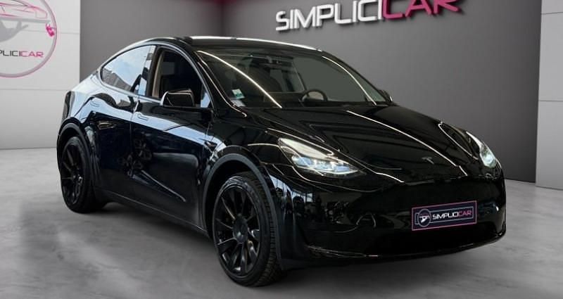 Noir Occasion 2024 Tesla Model Y Standard Range SUV | 29 490 € (Prix juste) - Image 1/4