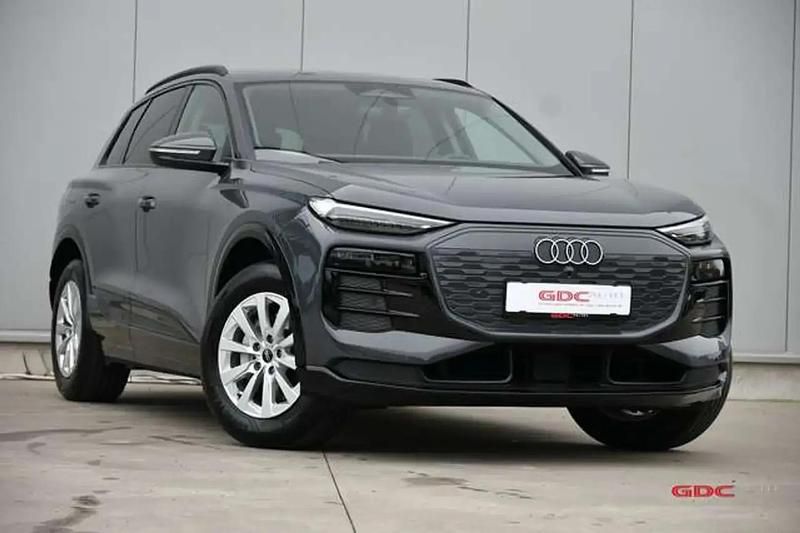 Gris Occasion 2025 Audi Q6 e-tron SUV | 54 999 € - Image 1/4