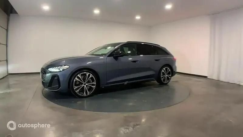 Bleu Utilisé 2025 Audi A5 S-Line Coupé | 70 990 € - Image 1/4