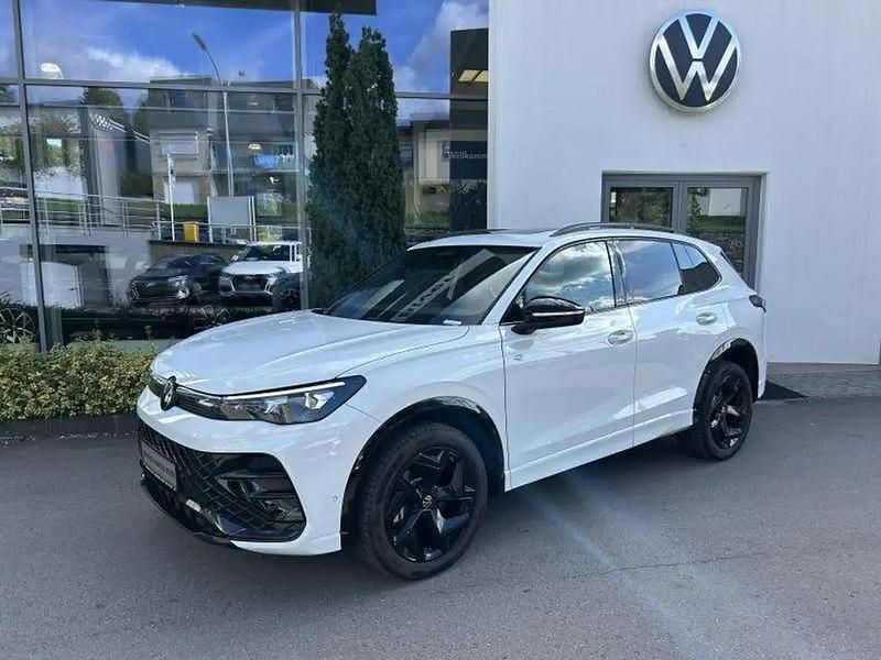 Blanc Utilisé 2024 VW Tiguan R-line SUV | 47 076 € (Prix juste) - Image 1/4