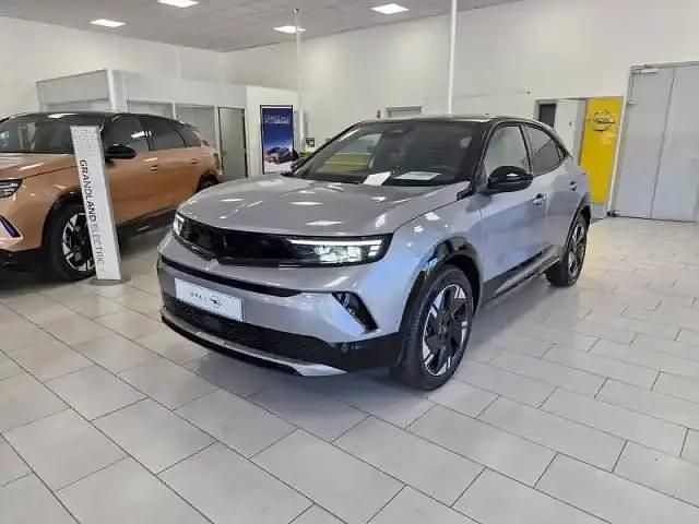 Gris Utilisé 2025 Opel Mokka-e SUV | 35 248 € - Image 1/4