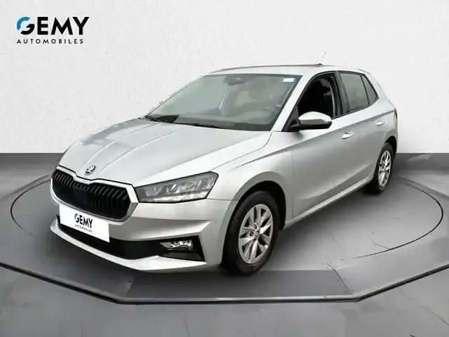 Gris clair Occasion 2022 Skoda Fabia Berline | 15 490 € (Prix juste) - Image 1/4