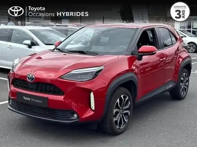 Rouge Utilisé 2022 Toyota Yaris Hybrid Design SUV | 21 490 € (Prix juste) - Image 1/4