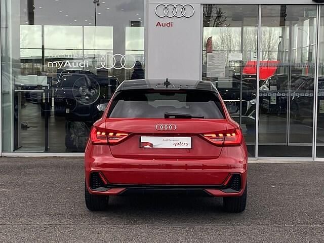 Occasion Audi A1 Sportback S-line plus 116 ch (85 kW) 2025 Rouge progressif métallisé noir mythe métallisé Citadine