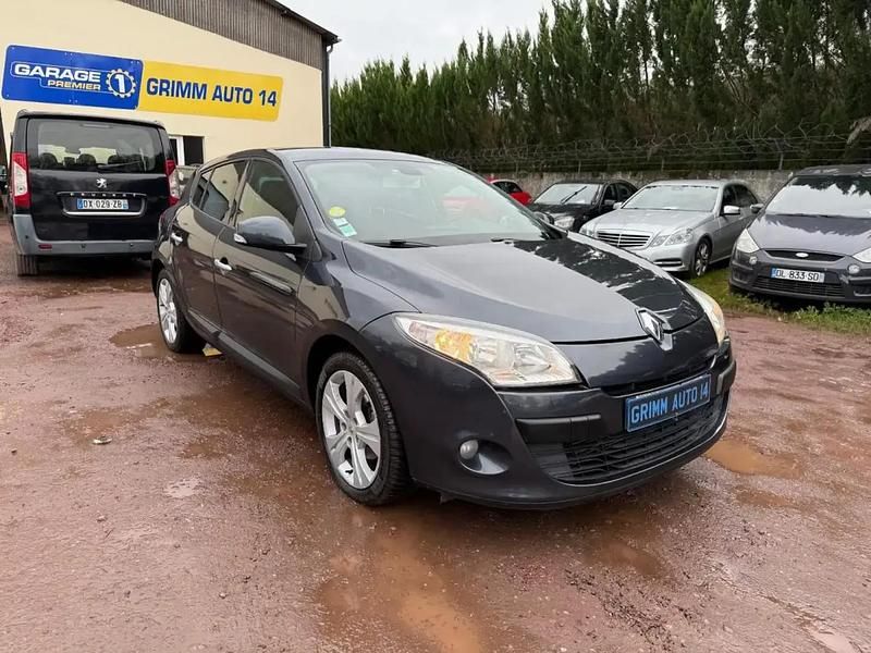 Gris Occasion 2011 Renault Mégane Dynamique Berline | 6 990 € (Prix juste) - Image 1/4