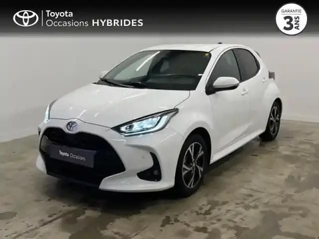 Blanc Occasion 2025 Toyota Yaris Hybrid Design Berline | 23 490 € (Prix juste) - Image 1/4