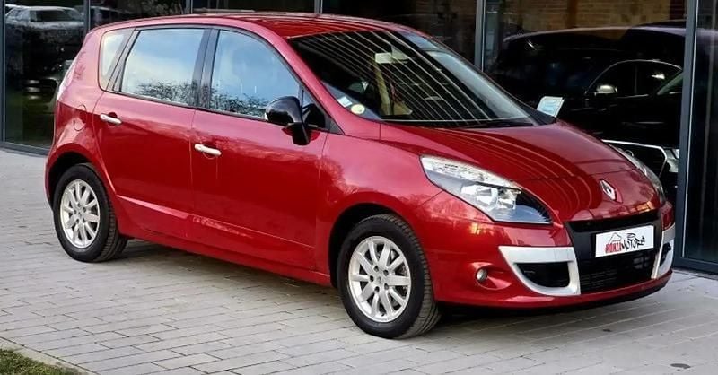 Rouge Occasion 2011 Renault Scénic III Bose Edition Monospace | 5 990 € (Prix juste) - Image 1/4