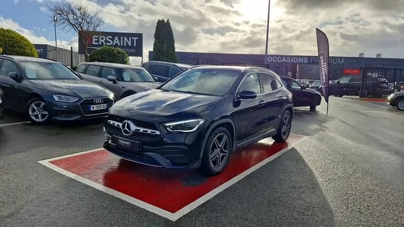 Noir Utilisé 2020 Mercedes 200 AMG line SUV | 30 990 € (Prix cher) - Image 1/4