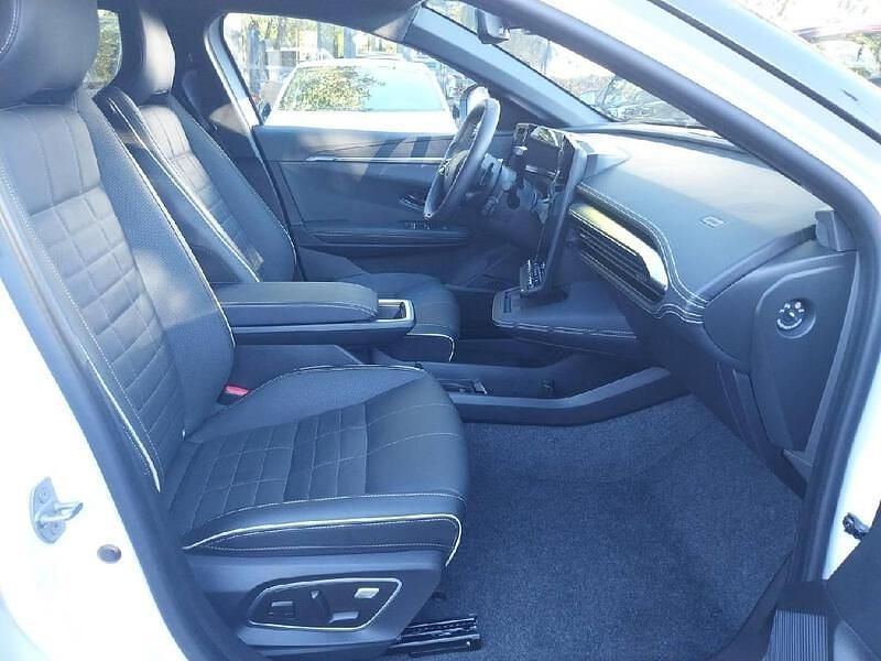 Blanc Utilisé 2025 Renault Mégane Iconic Berline | 29 990 € (Prix juste) - Image 1/4